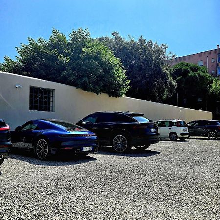 La Villa Apartments - Convenient For Sardinia And Corsica - 4 Beds - Private Parking Included With Camera Livorno Zewnętrze zdjęcie