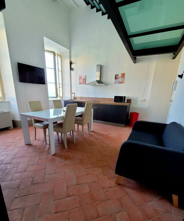 La Villa Apartments - Convenient For Sardinia And Corsica - 4 Beds - Private Parking Included With Camera Livorno Zewnętrze zdjęcie