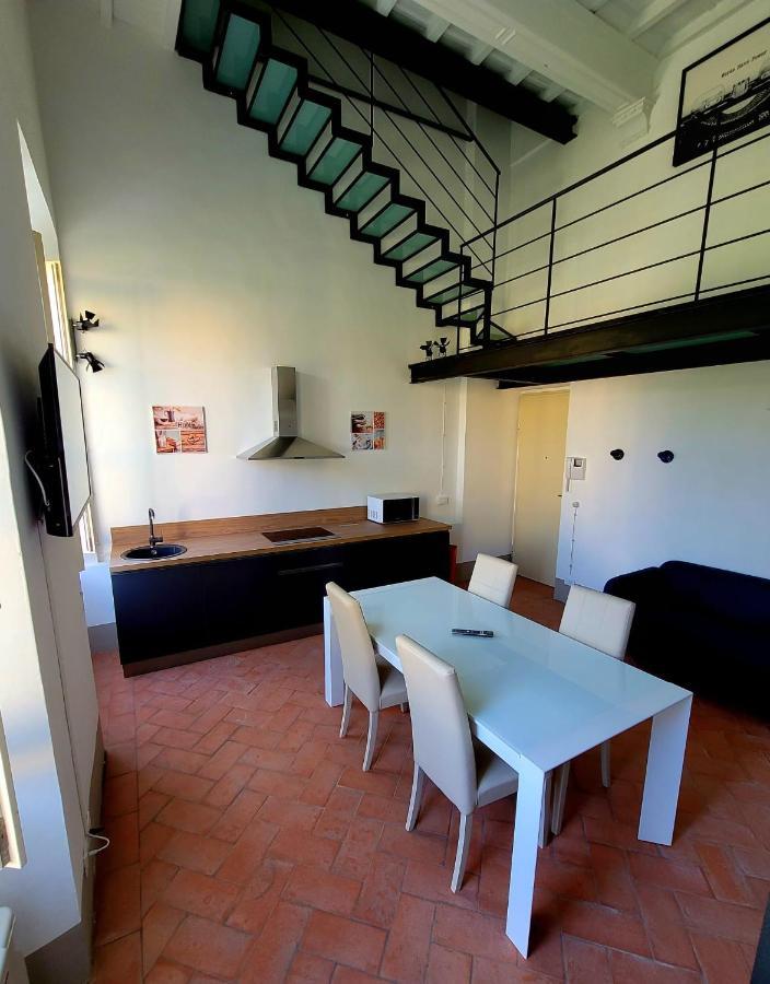La Villa Apartments - Convenient For Sardinia And Corsica - 4 Beds - Private Parking Included With Camera Livorno Zewnętrze zdjęcie