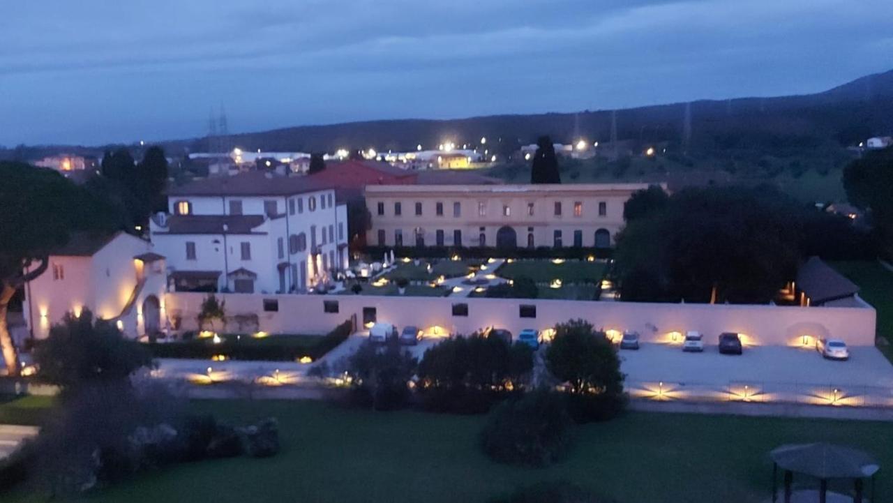 La Villa Apartments - Convenient For Sardinia And Corsica - 4 Beds - Private Parking Included With Camera Livorno Zewnętrze zdjęcie