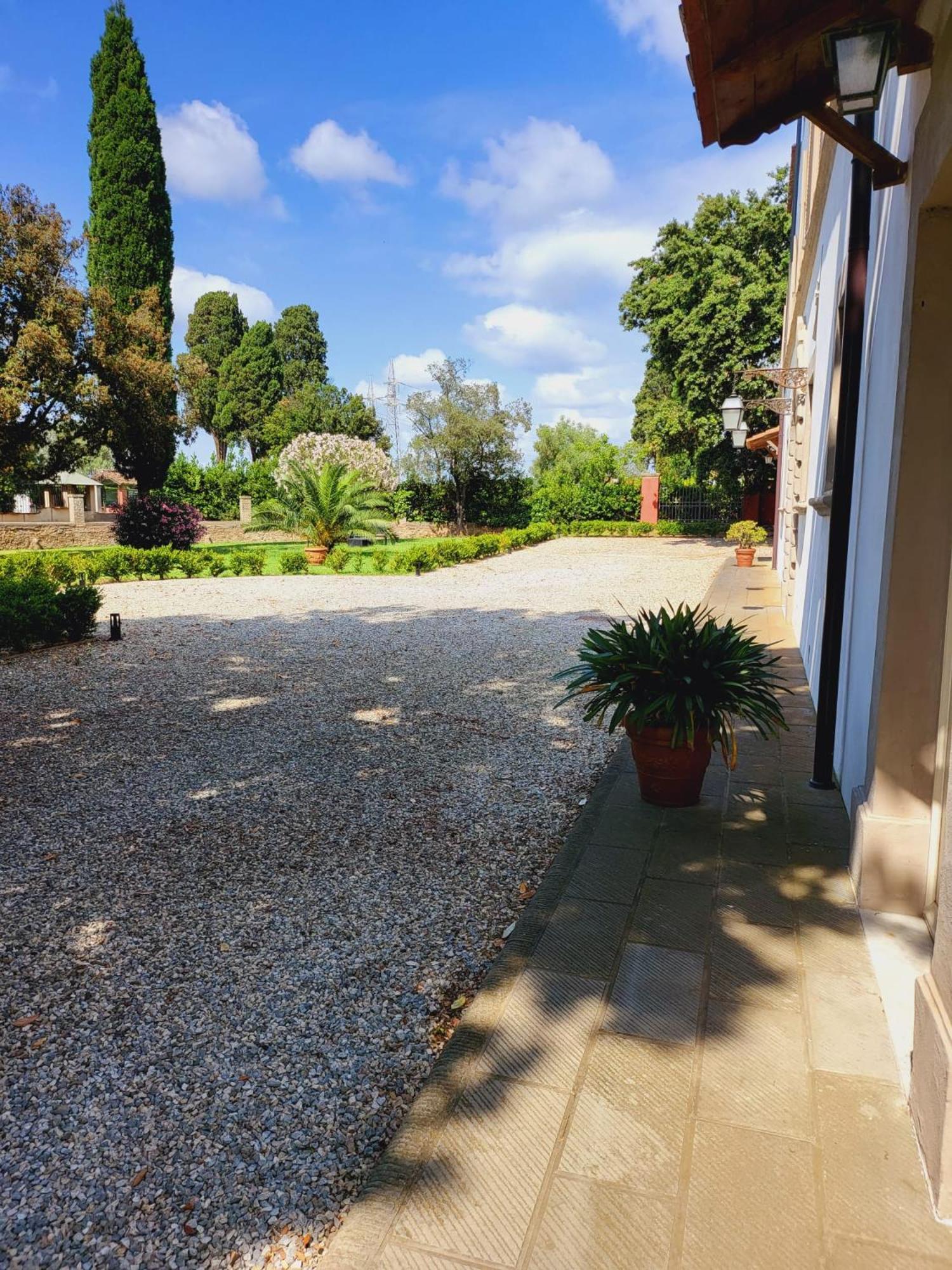 La Villa Apartments - Convenient For Sardinia And Corsica - 4 Beds - Private Parking Included With Camera Livorno Zewnętrze zdjęcie
