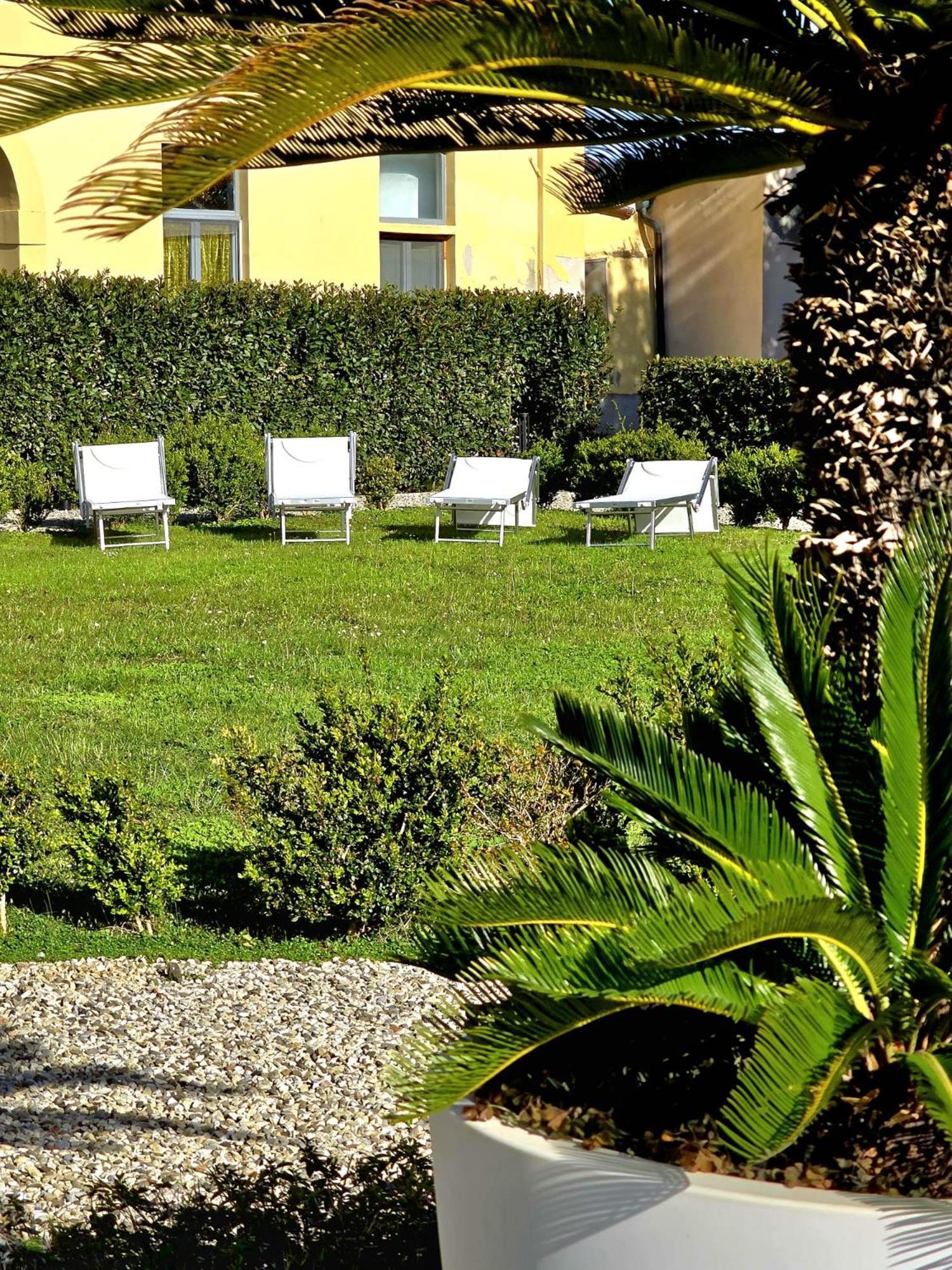 La Villa Apartments - Convenient For Sardinia And Corsica - 4 Beds - Private Parking Included With Camera Livorno Zewnętrze zdjęcie