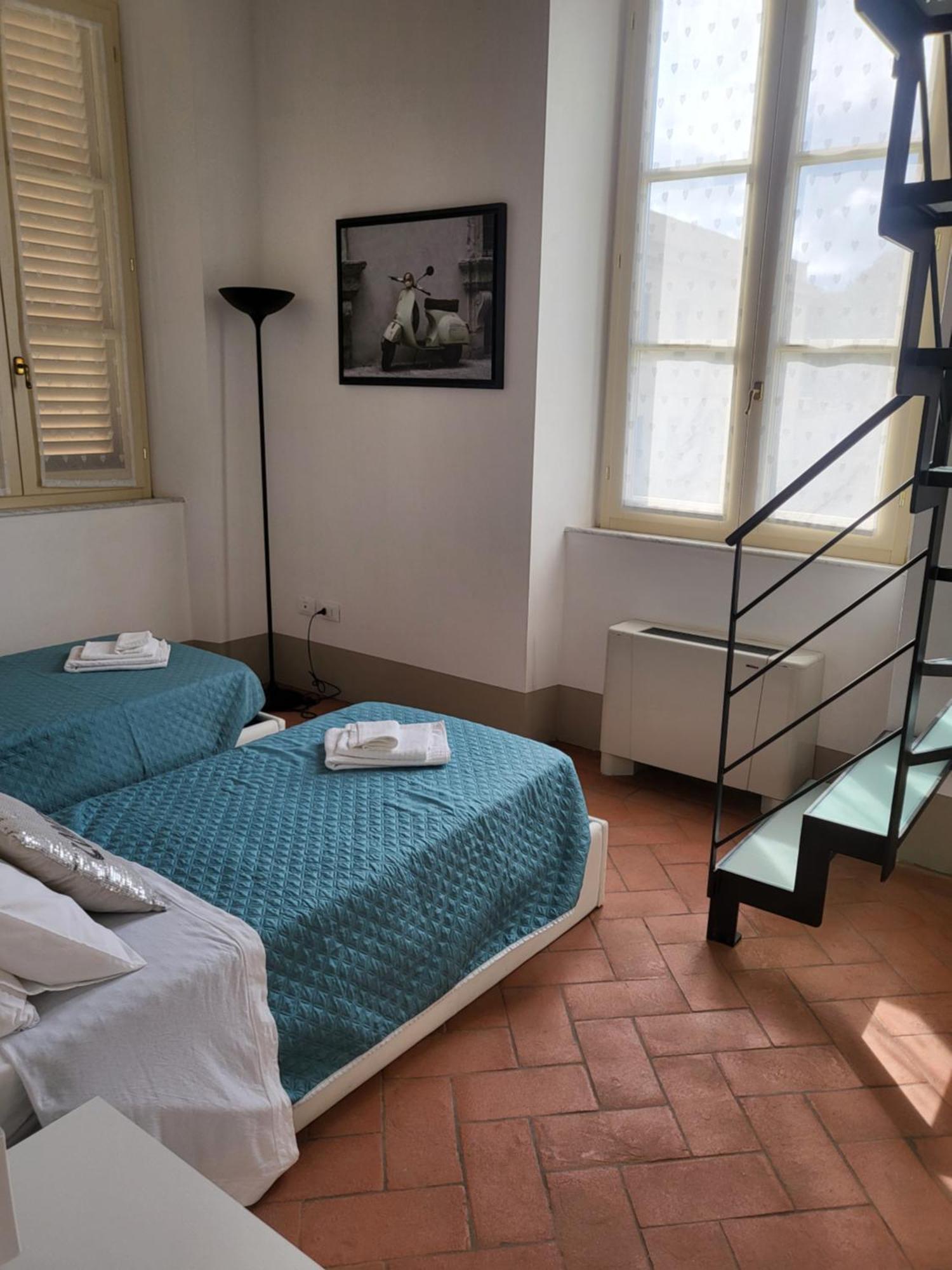 La Villa Apartments - Convenient For Sardinia And Corsica - 4 Beds - Private Parking Included With Camera Livorno Zewnętrze zdjęcie