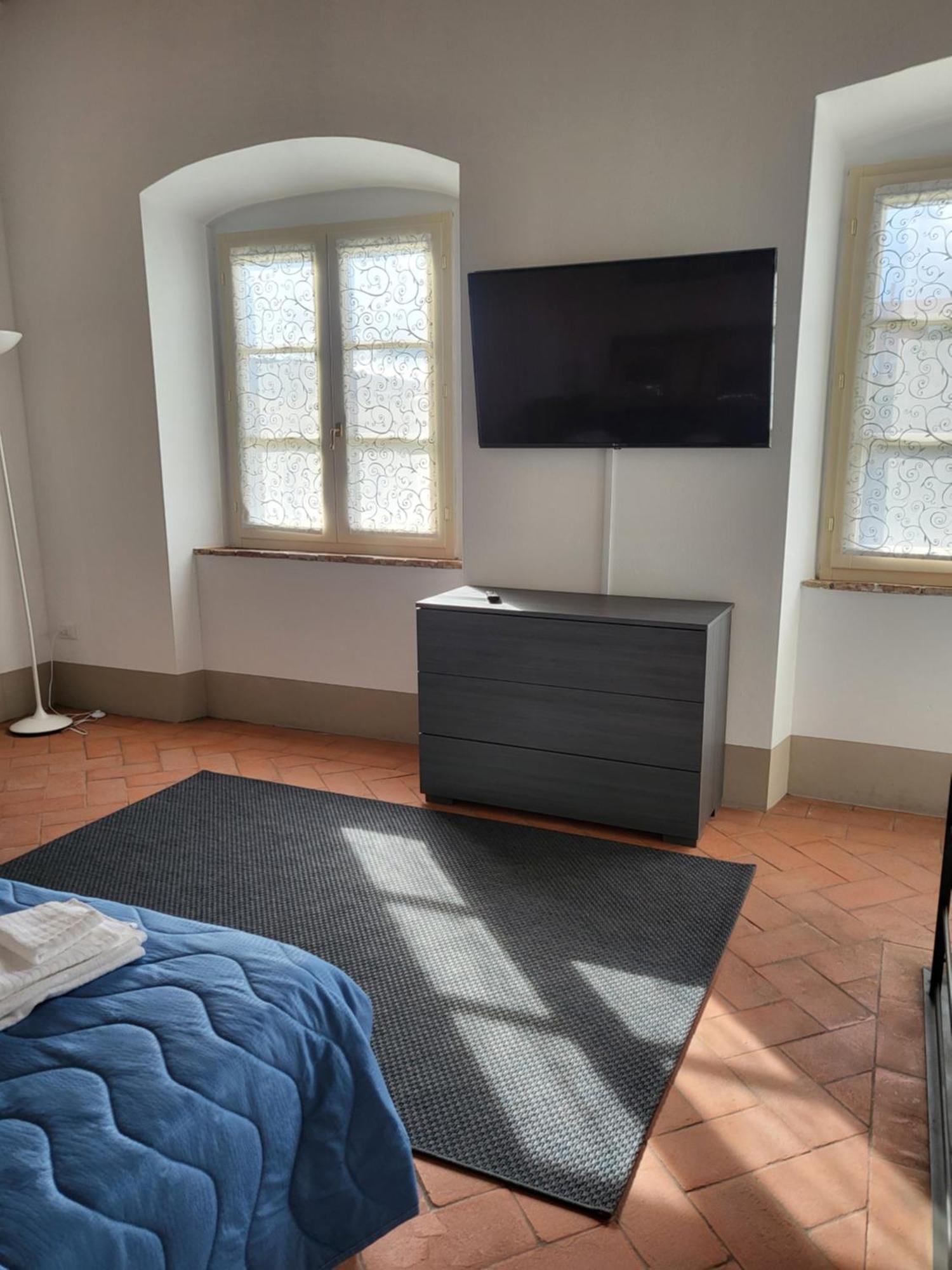 La Villa Apartments - Convenient For Sardinia And Corsica - 4 Beds - Private Parking Included With Camera Livorno Zewnętrze zdjęcie